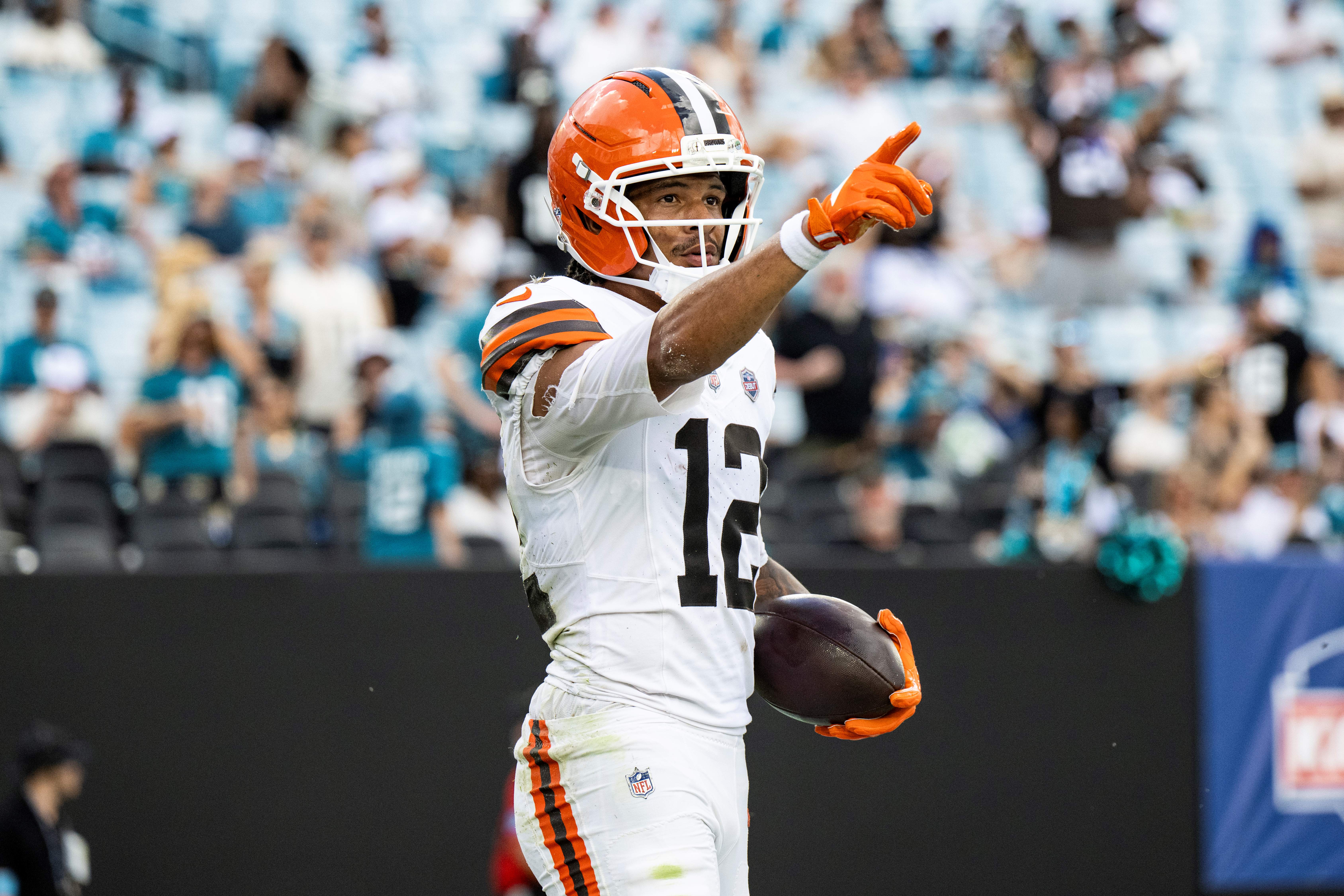 Denzel Boston célèbre son TD face aux Jaguars